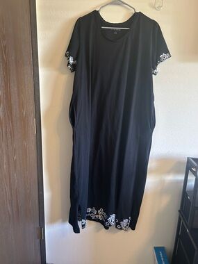 SHEIN Black Asymmetrical Midi Dress with White Floral Trim